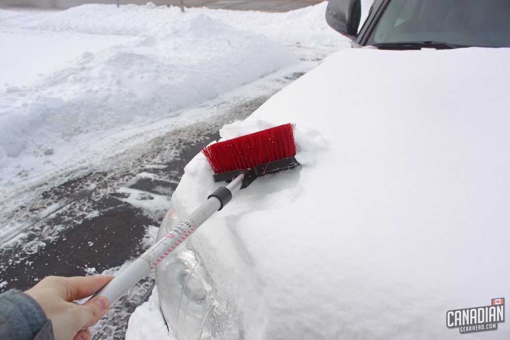 How to remove snow without scratching paint